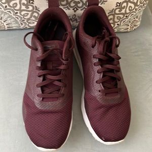 Nike light weight sneakers